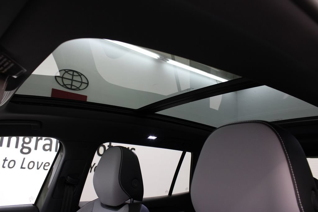 New 2026 Volkswagen Tiguan SE R-Line FWD image 27