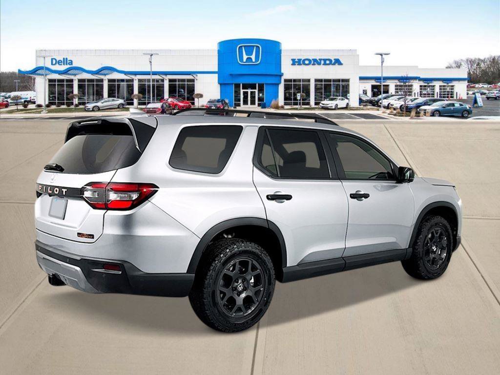New 2026 Honda Pilot TrailSport image 3