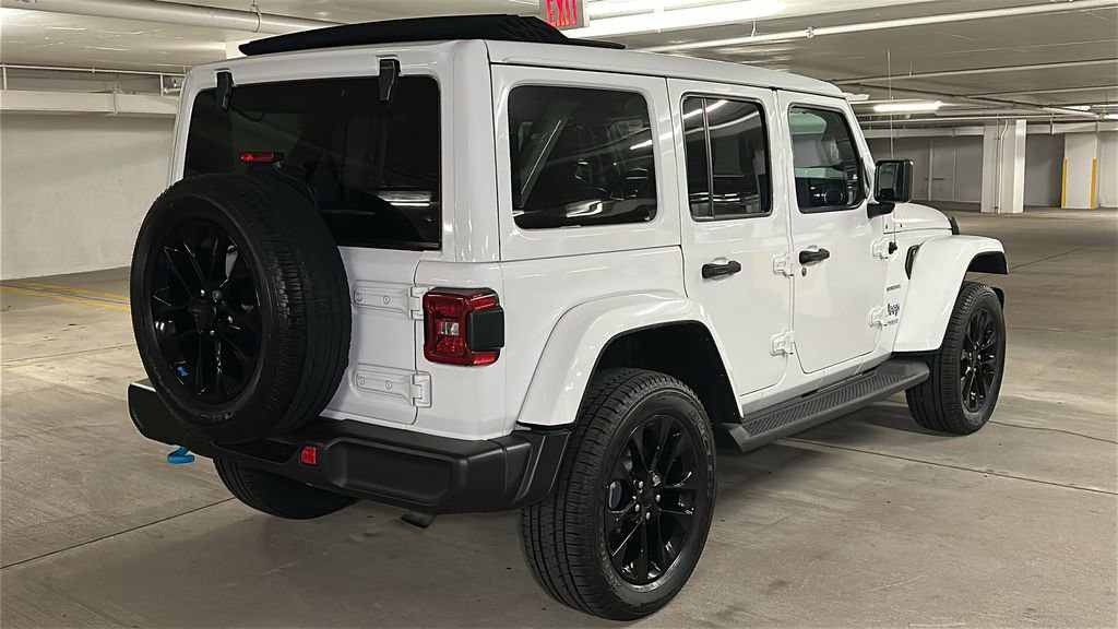 Used 2022 Jeep Wrangler Unlimited Sahara w/ Cold Weather Group AWD/4WD image 4