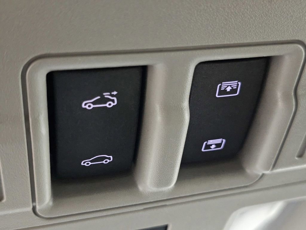 Used 2012 Cadillac SRX Luxury FWD image 19