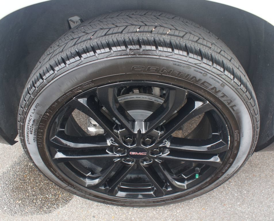 Used 2025 GMC Acadia Denali w/ LPO, Floor Liner Package FWD image 29