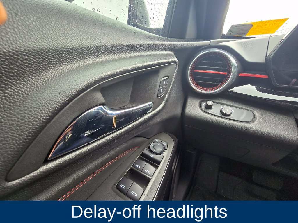 Used 2025 Chevrolet Trax RS w/ Sunroof Package FWD image 19