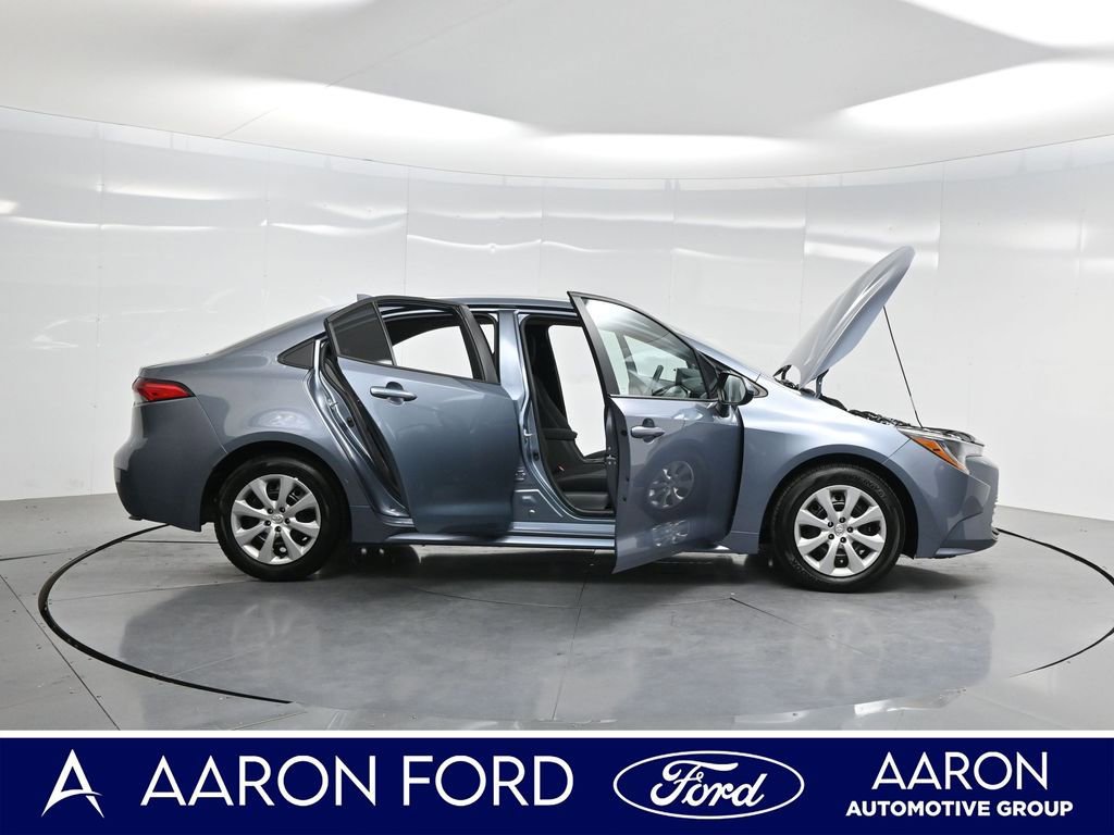 Used 2025 Toyota Corolla LE image 4
