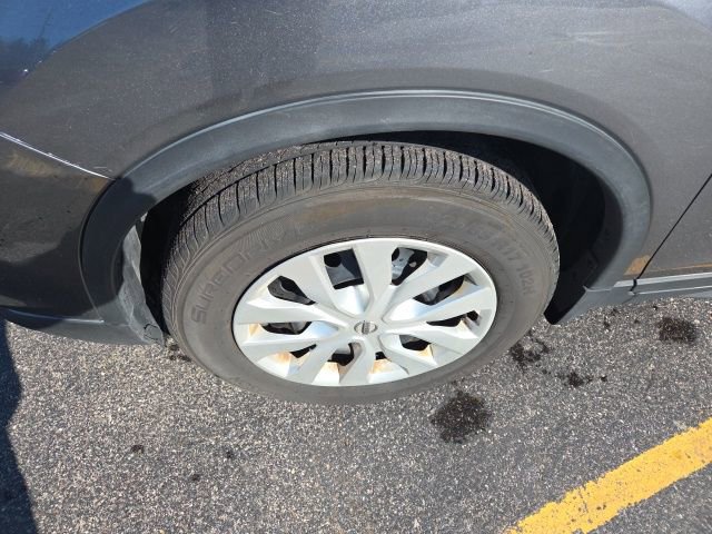 Used 2018 Nissan Rogue S image 32