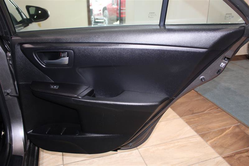 Used 2016 Toyota Camry SE FWD image 30