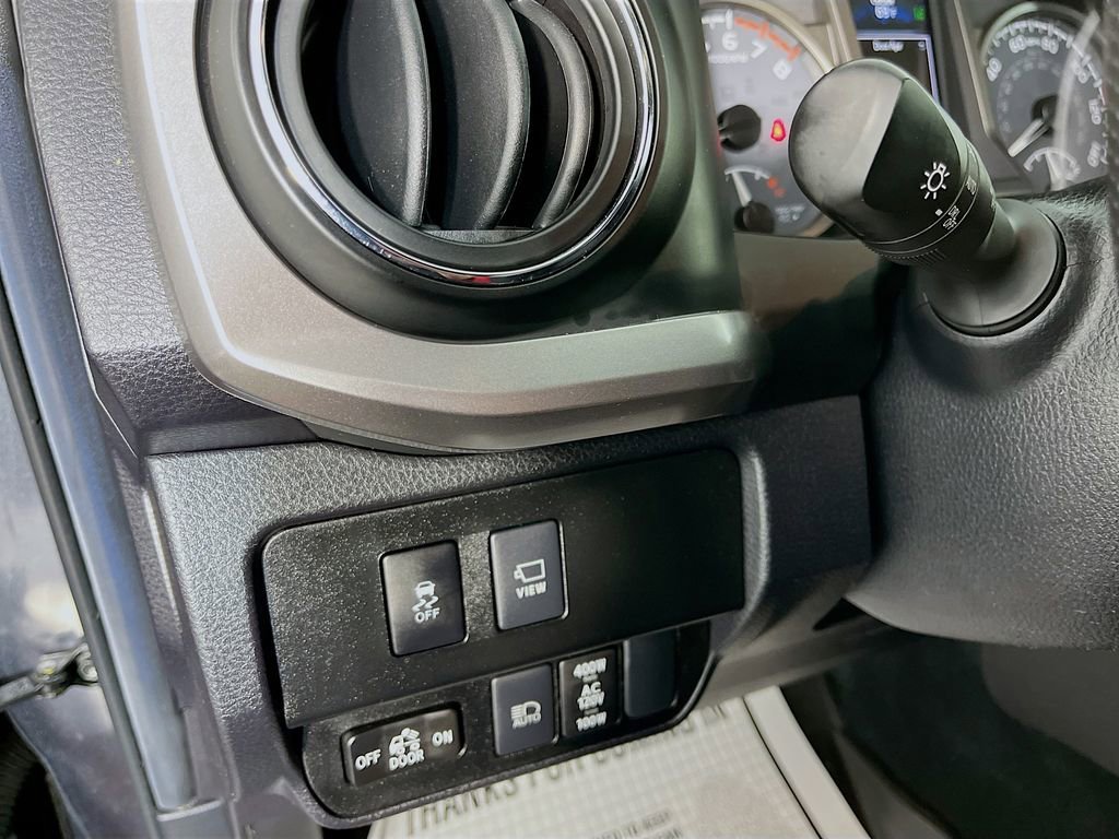 Used 2022 Toyota Tacoma Limited image 12