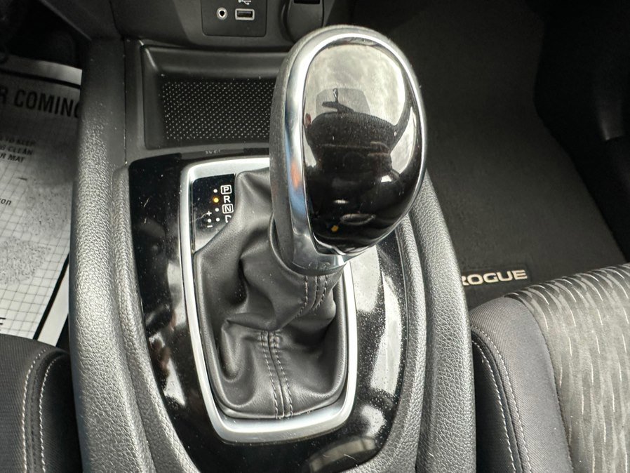 Used 2018 Nissan Rogue S image 22