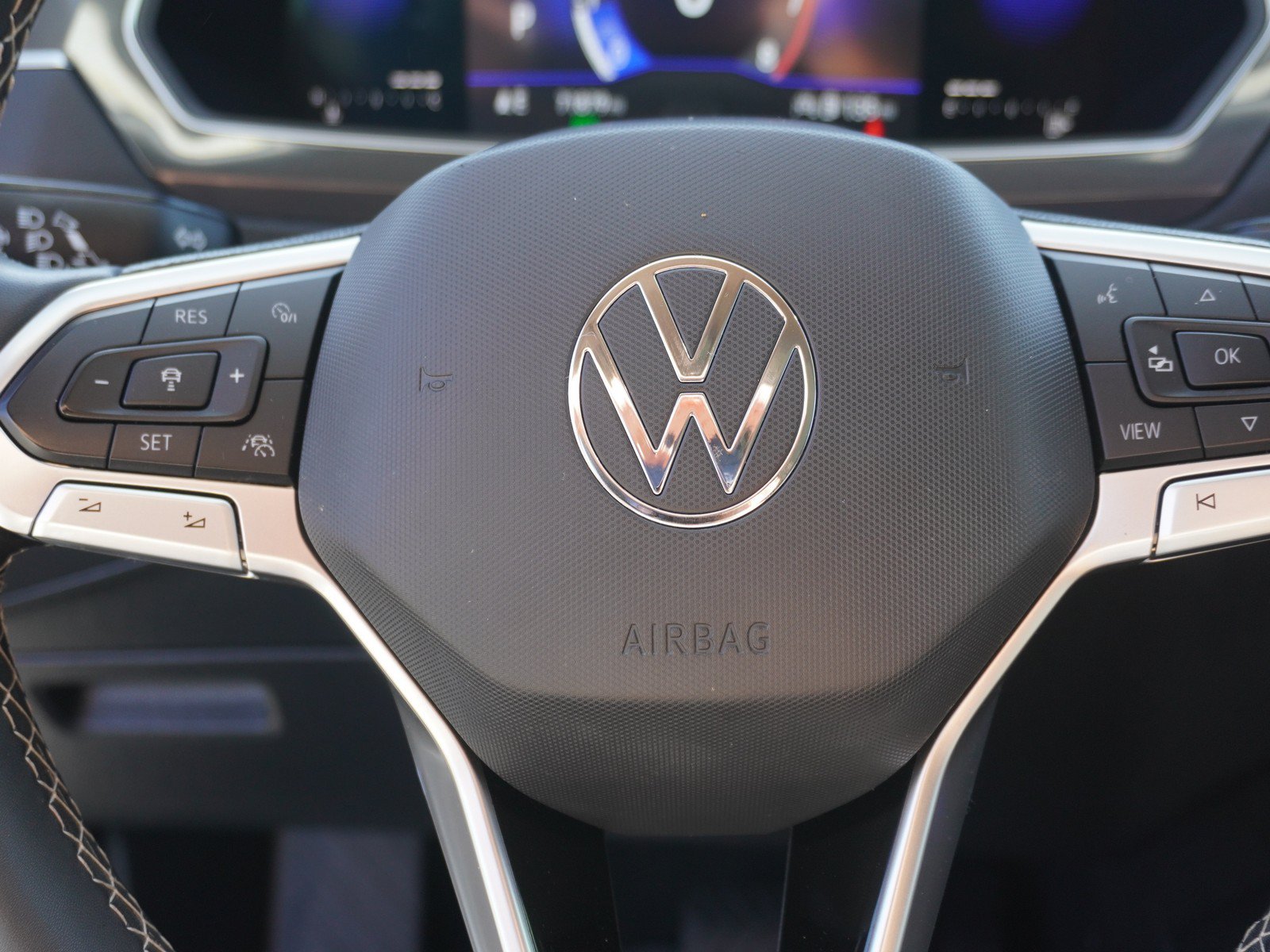 Used 2023 Volkswagen Tiguan SE AWD/4WD image 24