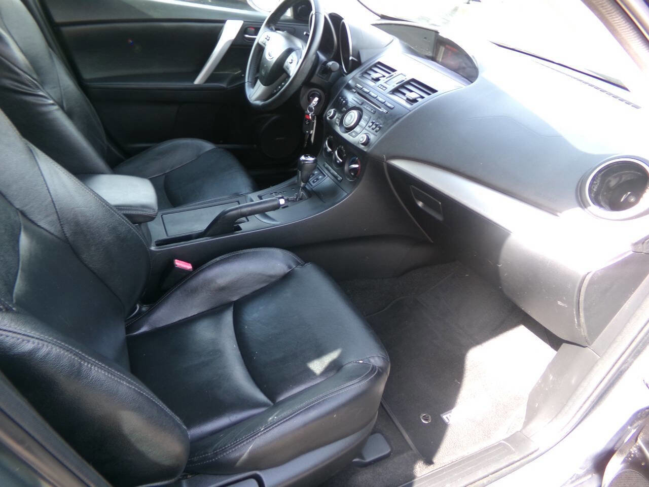 Used 2012 MAZDA MAZDA3 i Grand Touring w/ Tech Pkg FWD image 9