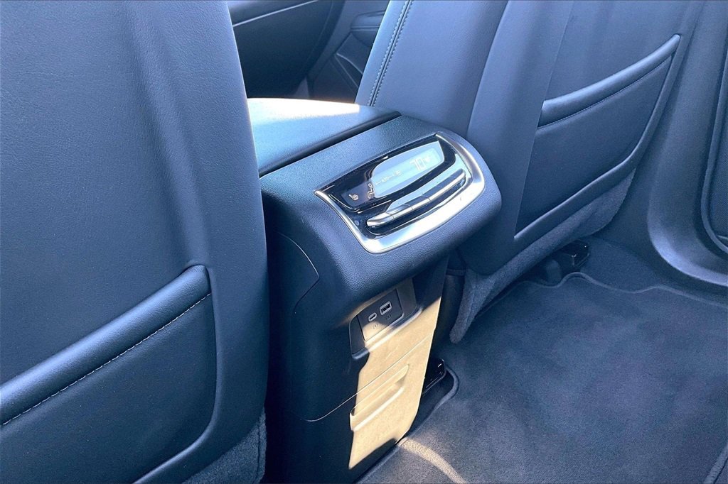 Certified 2023 Cadillac XT6 Sport w/ LPO, ONYX Package image 24