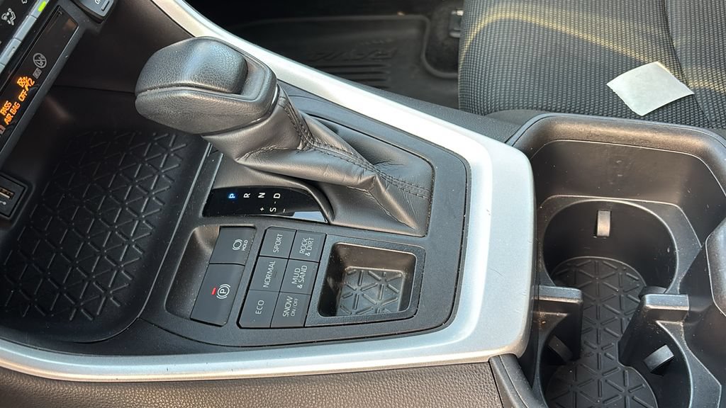 Used 2023 Toyota RAV4 LE AWD/4WD image 23