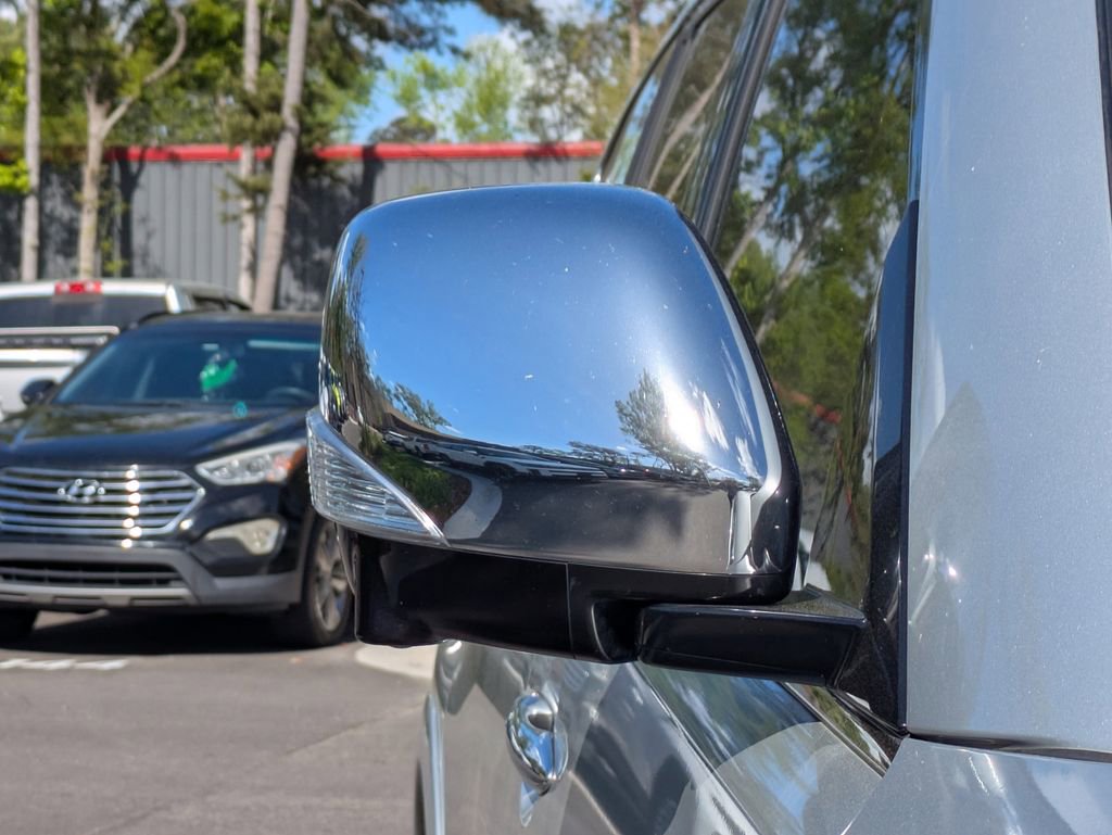 Used 2020 Nissan Armada Platinum w/ Captain's Chairs Package image 12