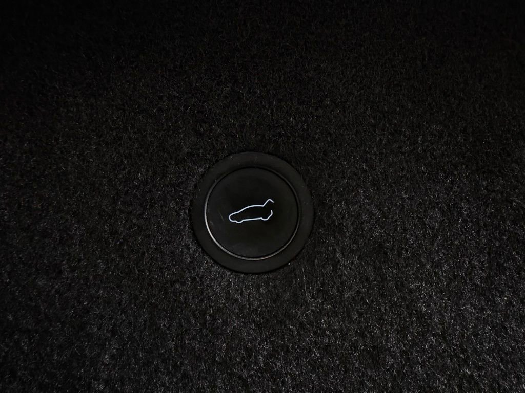 Used 2024 Tesla Model S AWD/4WD image 30