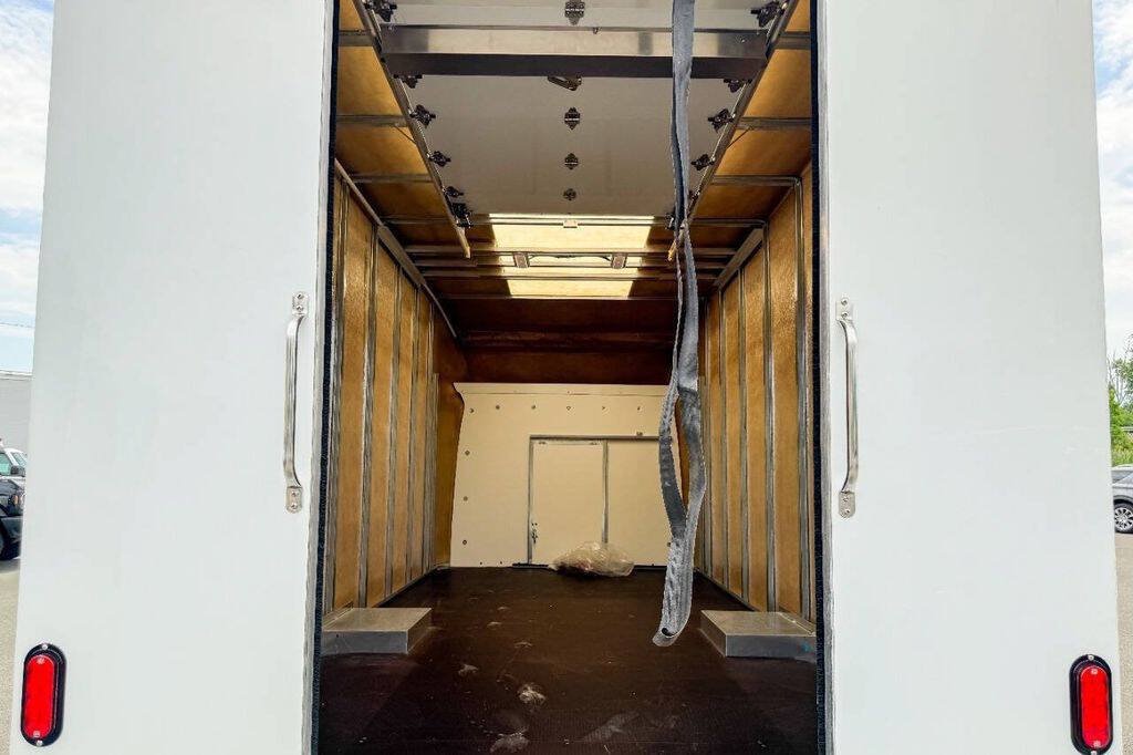 Used 2023 Ford E-Transit RWD image 20