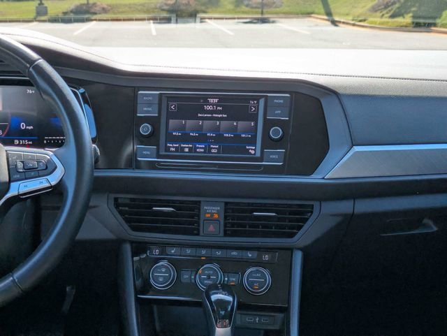 Used 2024 Volkswagen Jetta SE FWD image 17