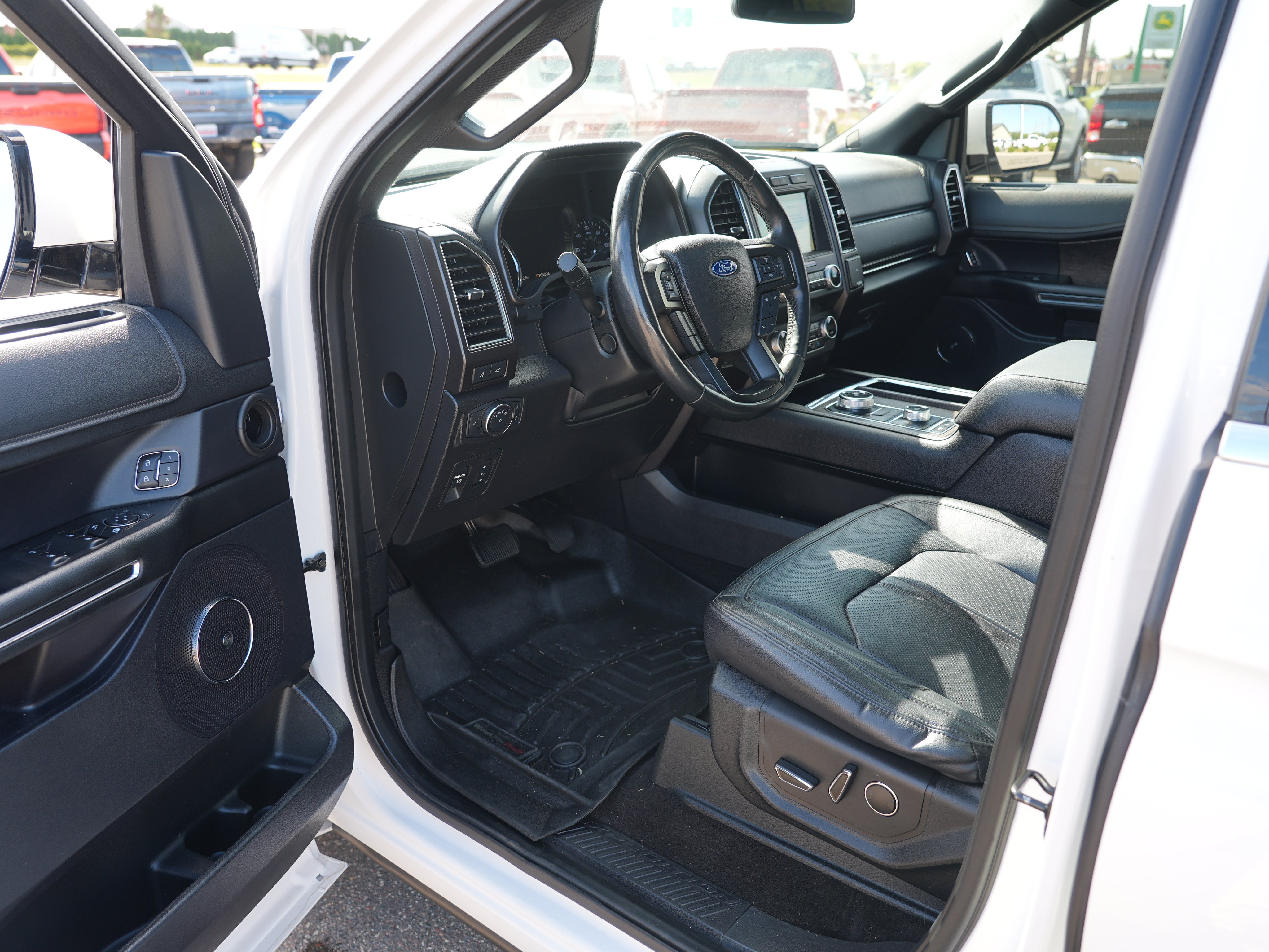Used 2019 Ford Expedition Limited w/ Equipment Group 301A AWD/4WD image 13