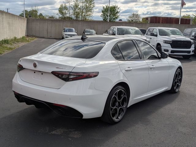 Used 2025 Alfa Romeo Giulia AWD image 6