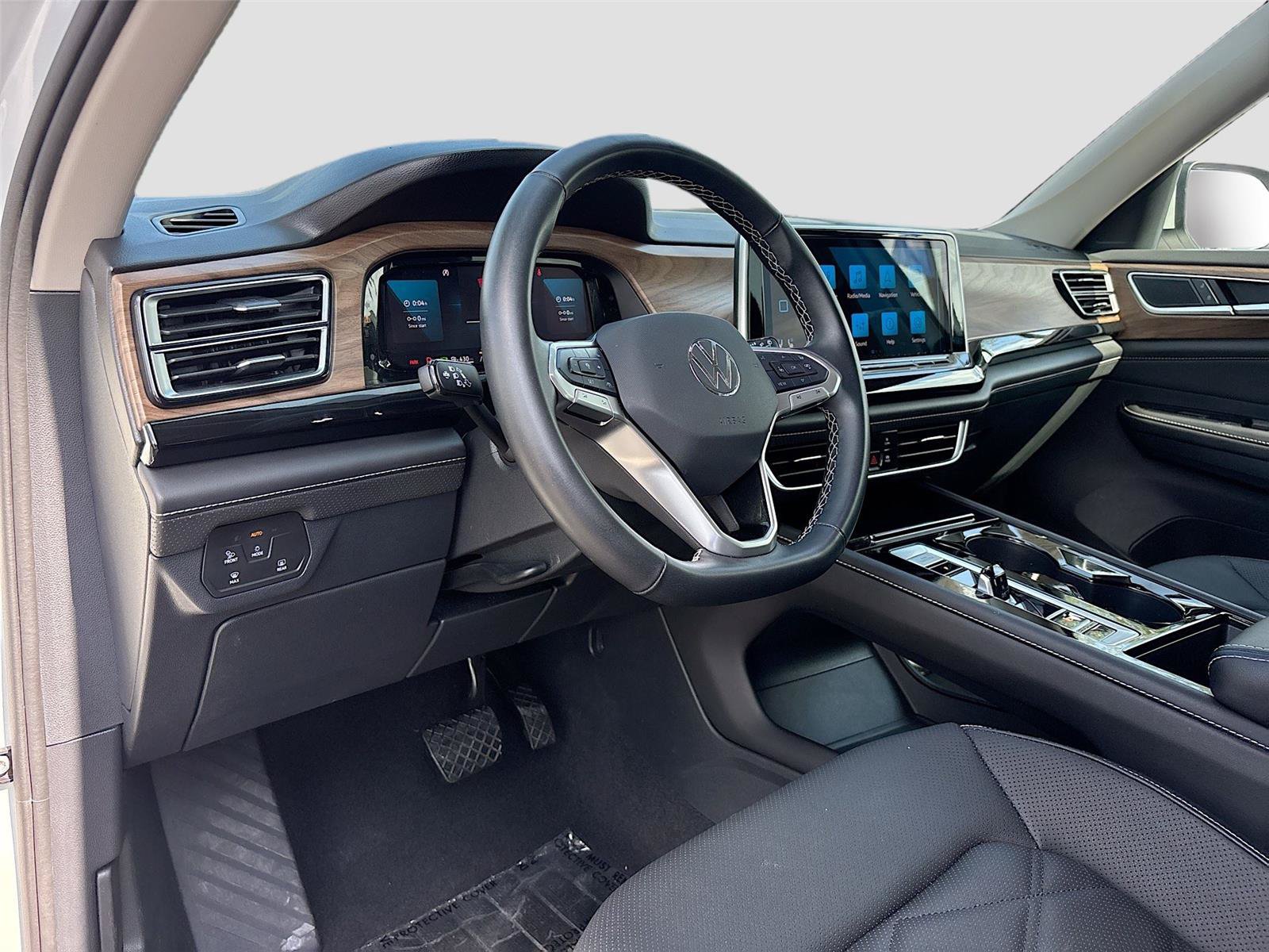 Used 2025 Volkswagen Atlas SE FWD image 10