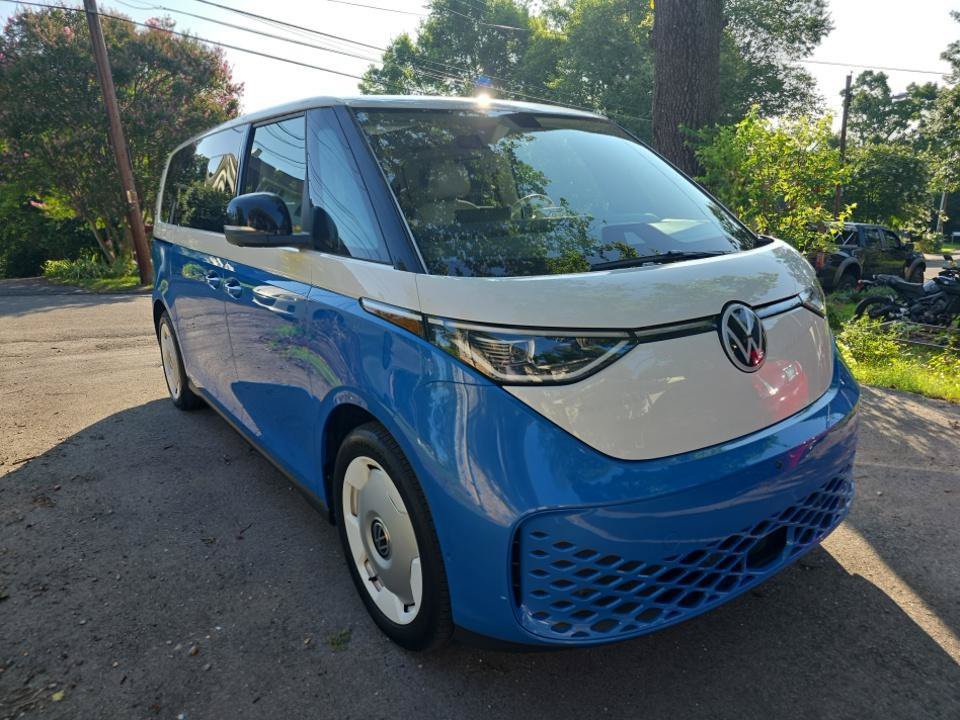 Certified 2025 Volkswagen ID. Buzz 1st Edition RWD image 11
