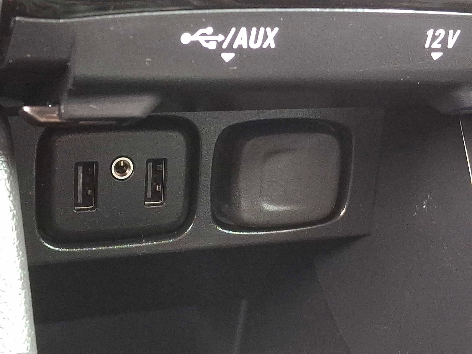 Used 2022 Buick Encore Preferred image 24