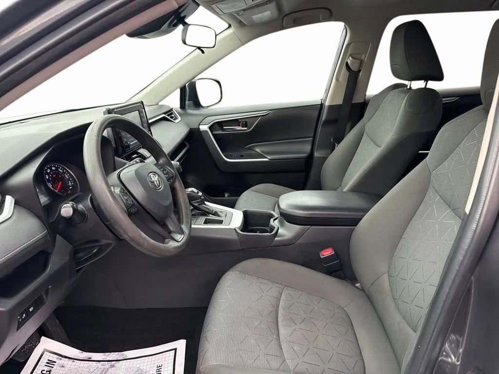 Used 2022 Toyota RAV4 XLE FWD image 17