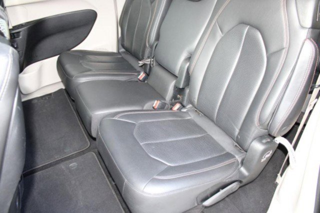 Used 2018 Chrysler Pacifica Touring-L Plus w/ Tire & Wheel Group image 19