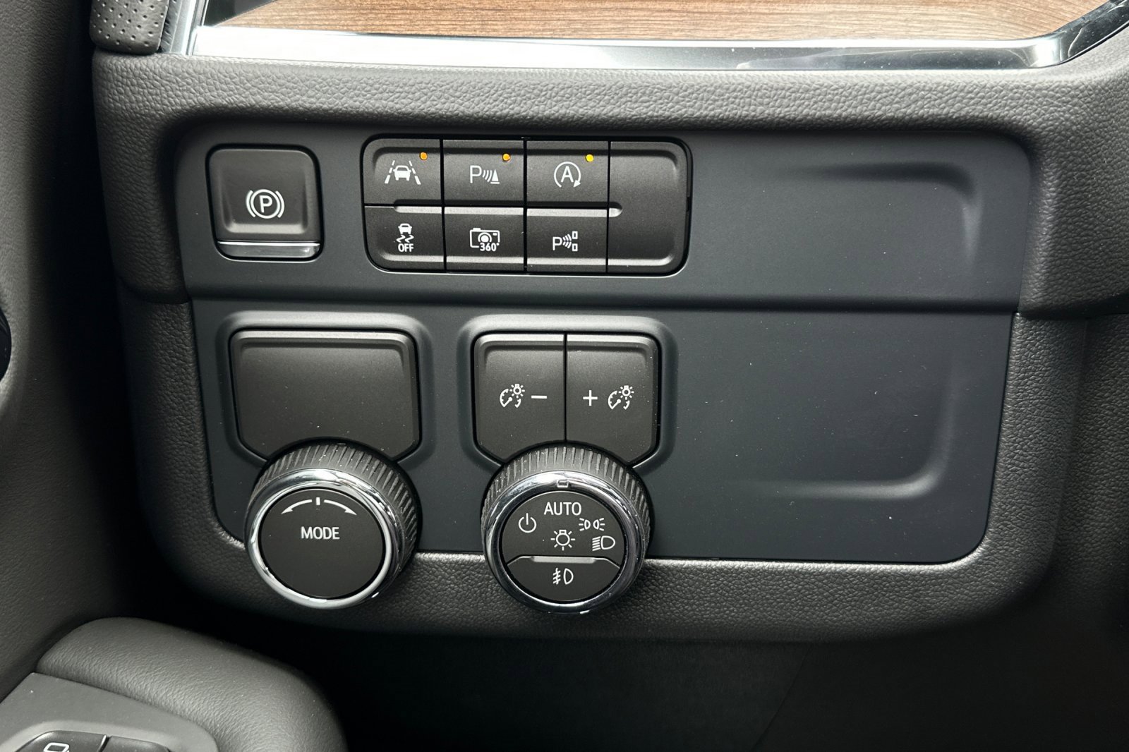 New 2026 Chevrolet Suburban High Country w/ LPO, Illumination Package image 29