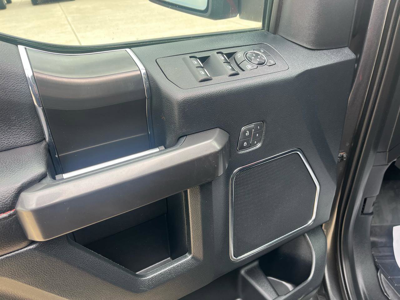 Used 2019 Ford F150 Lariat w/ Equipment Group 502A Luxury AWD/4WD image 12