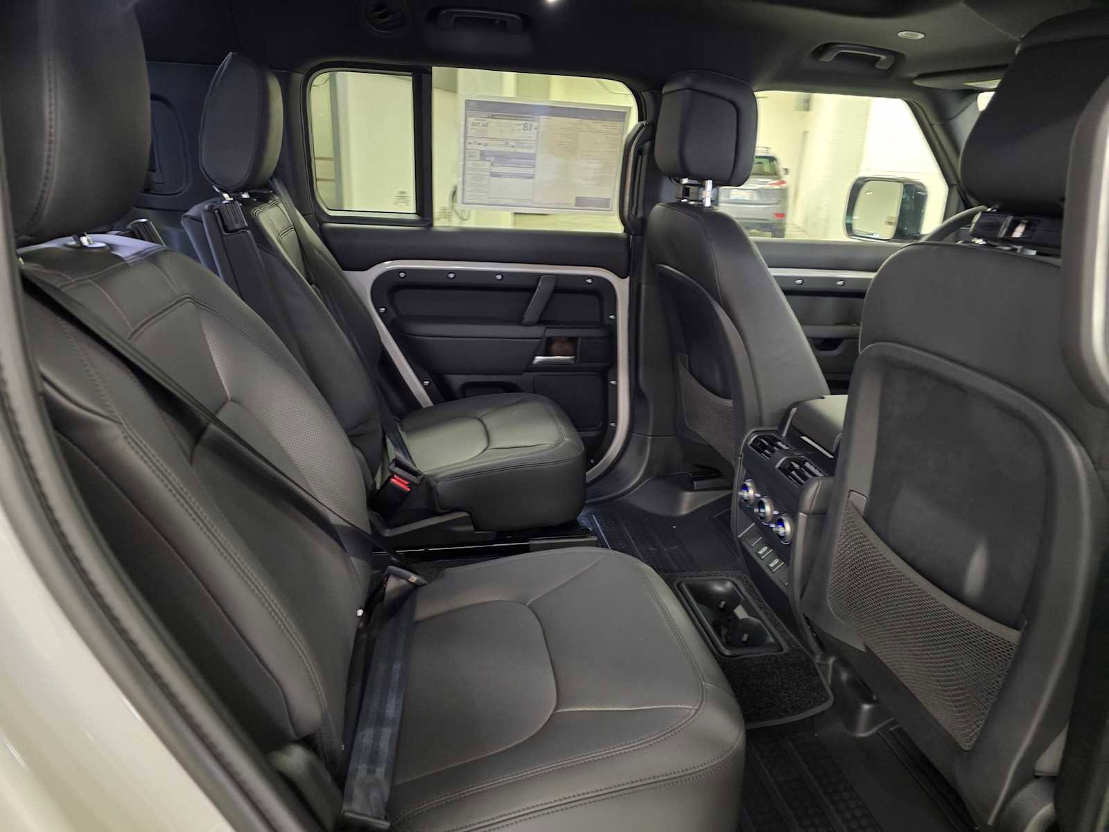 New 2026 Land Rover Defender 130 X-Dynamic SE image 13