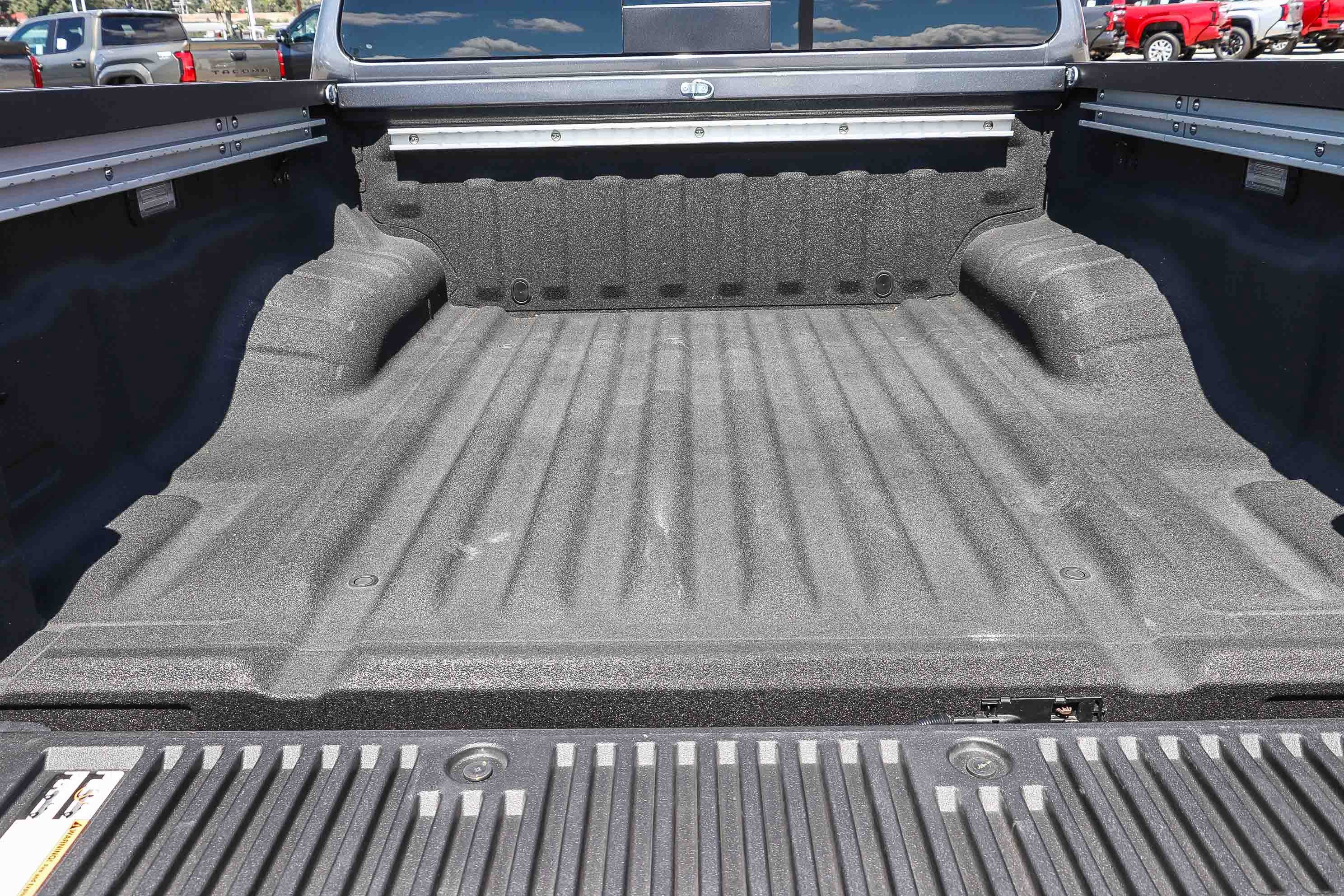 Used 2025 Nissan Frontier SV w/ SV Convenience Package RWD image 27