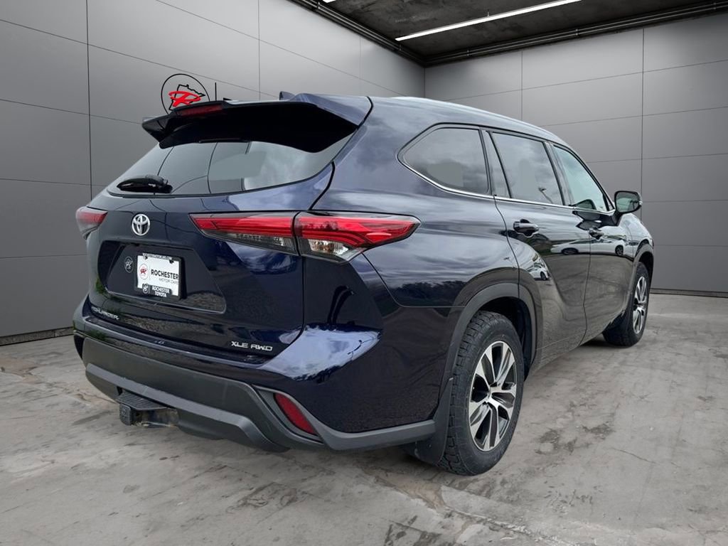 Used 2021 Toyota Highlander XLE AWD/4WD image 32