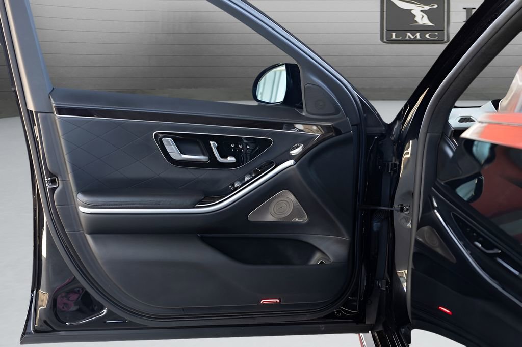 Used 2022 Mercedes-Benz S 580 4MATIC Sedan w/ AMG Line Package image 34