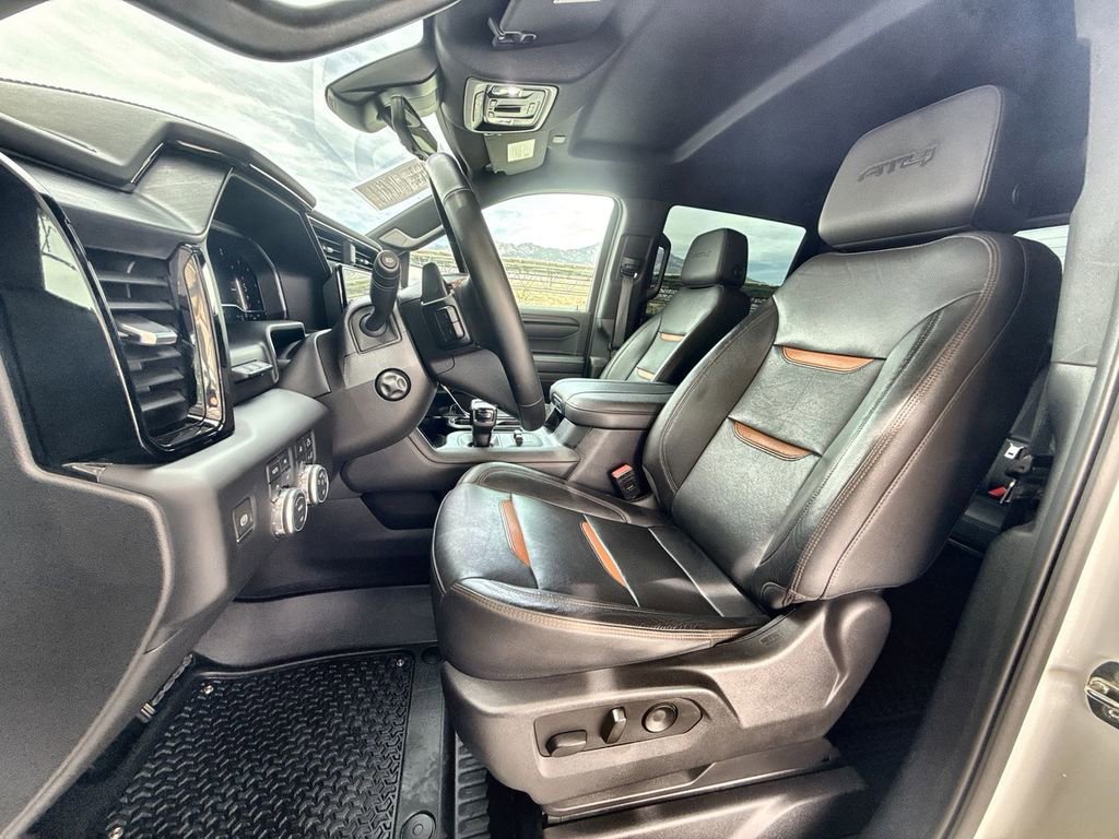 Used 2024 GMC Sierra 1500 AT4 w/ Technology Package AWD/4WD image 10