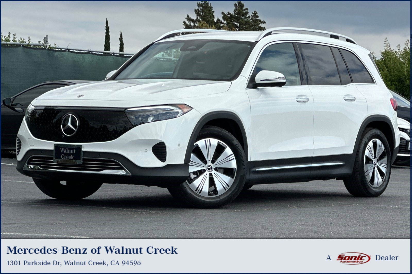 Used 2025 Mercedes-Benz EQB 300 4MATIC image 1