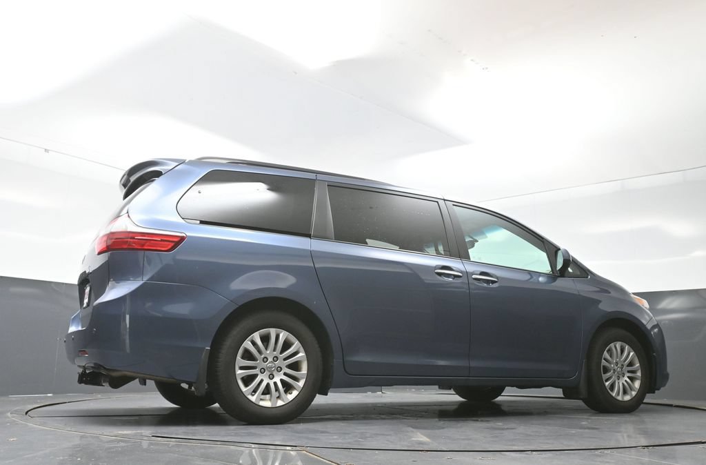 Used 2017 Toyota Sienna XLE w/ XLE Navigation Package FWD image 22
