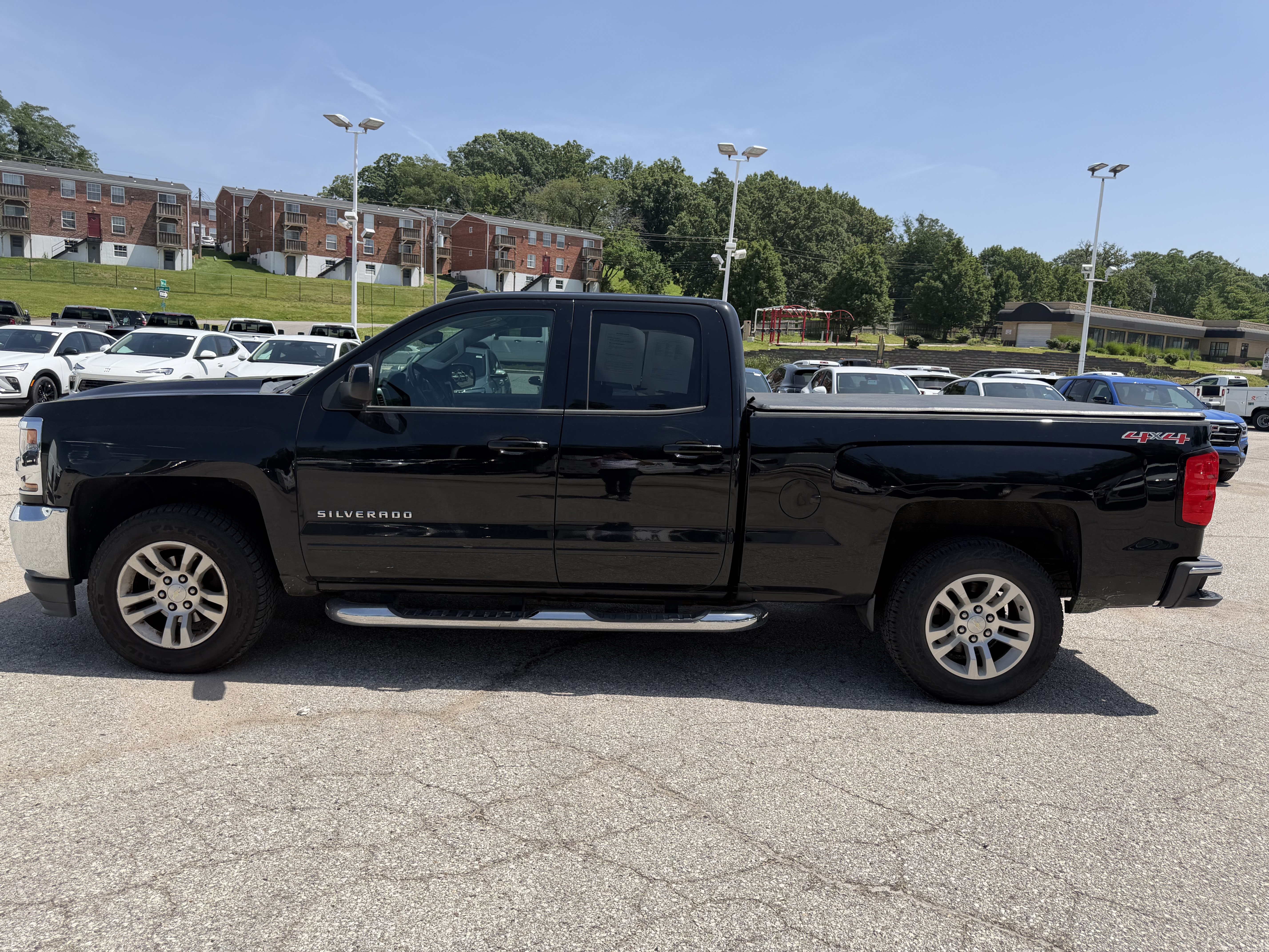 Used 2017 Chevrolet Silverado 1500 LT w/ All Star Edition AWD/4WD image 4