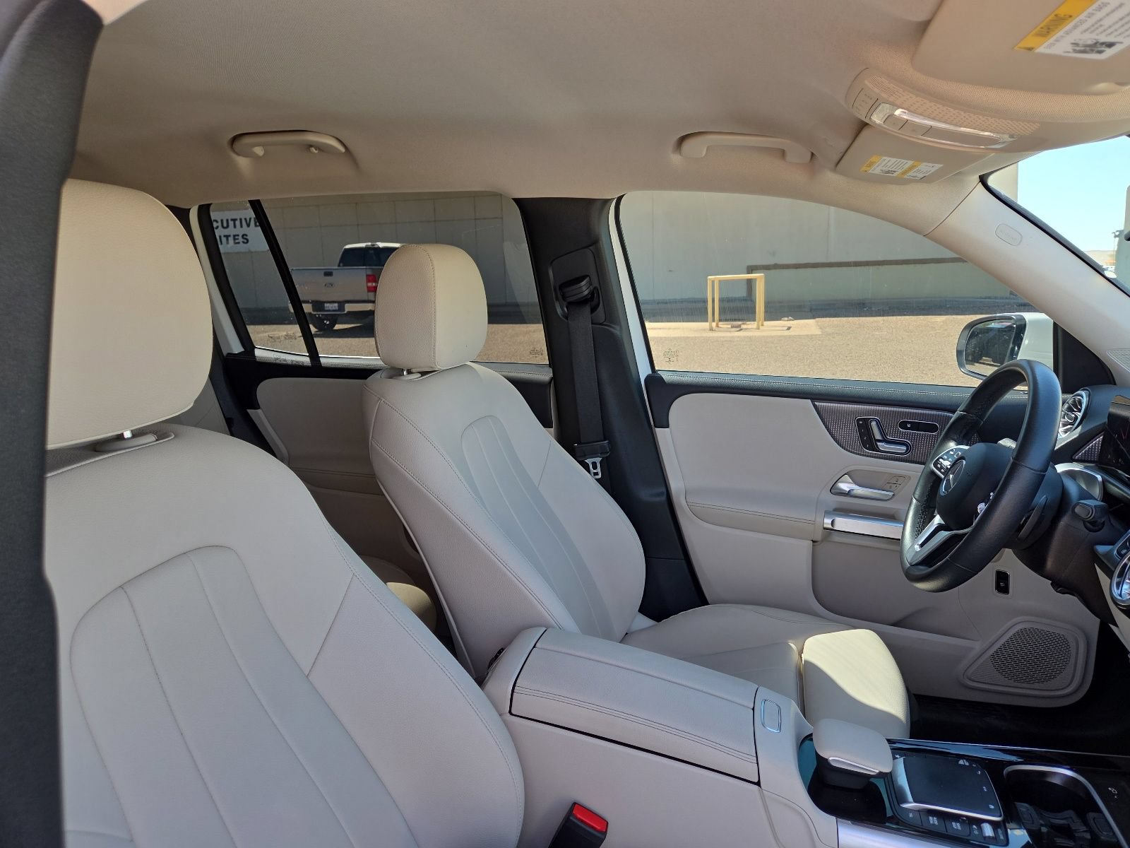Used 2022 Mercedes-Benz GLB 250 4MATIC w/ Premium Package Lite image 13