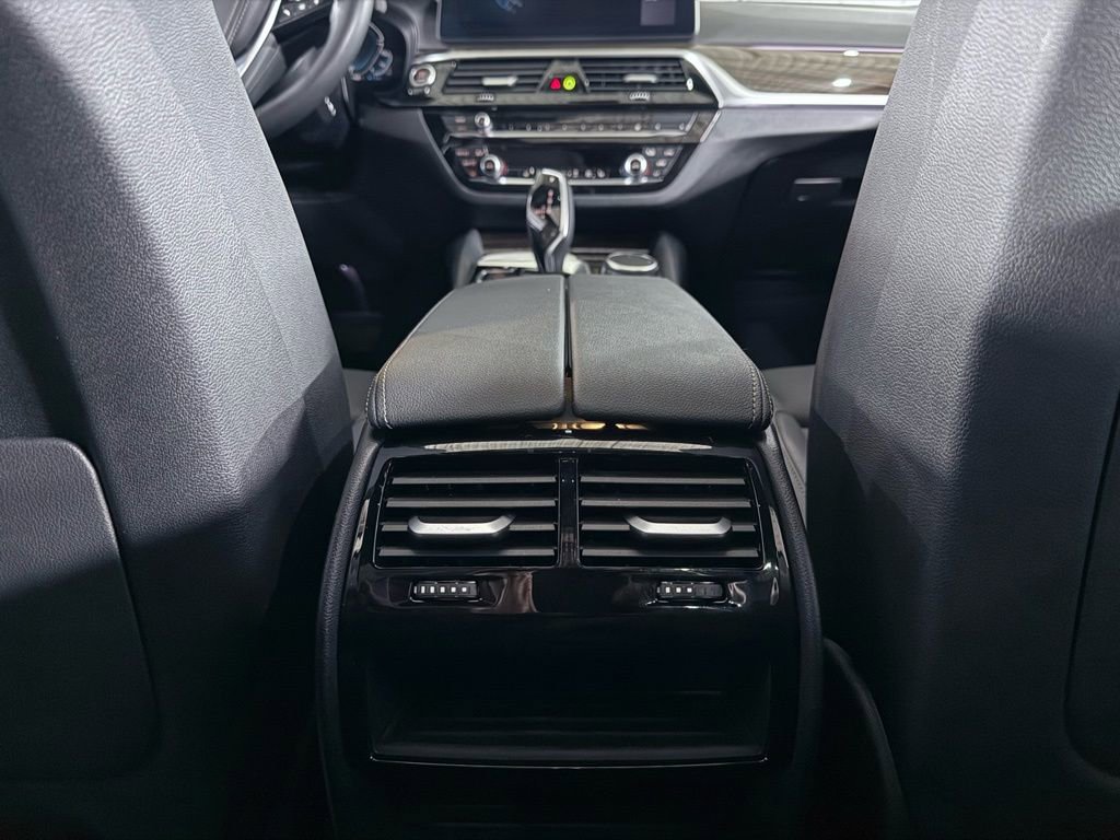 Used 2023 BMW 530e xDrive w/ Premium Package image 42