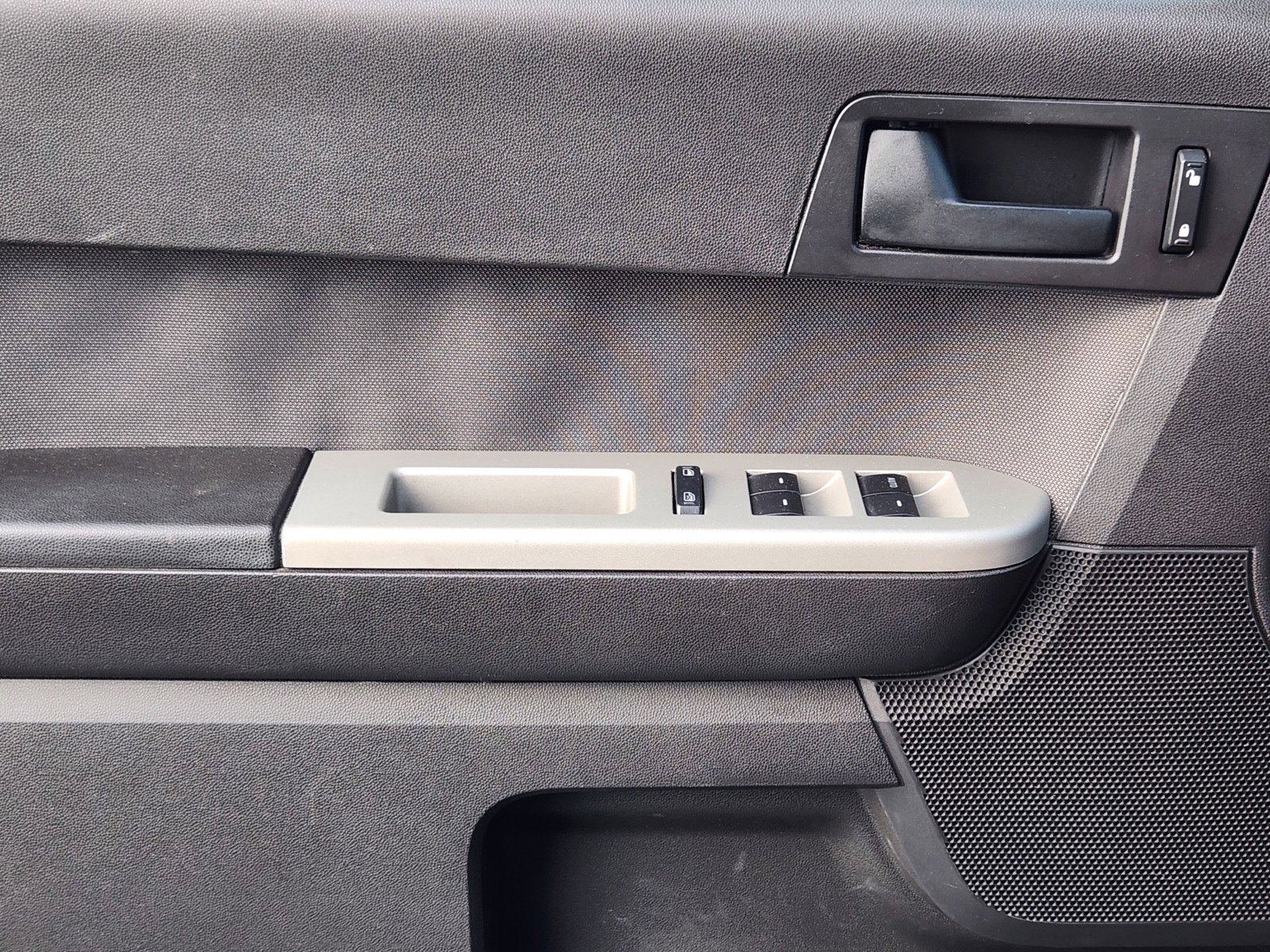 Used 2010 Ford Escape XLT image 18