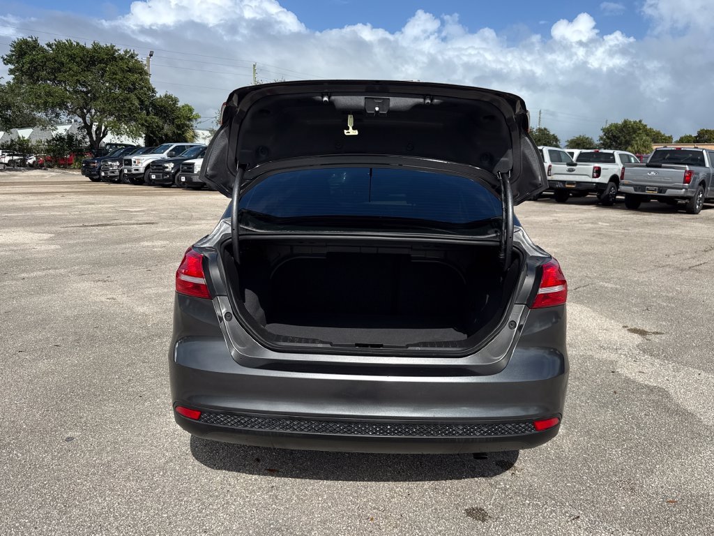 Used 2018 Ford Focus SE FWD image 24