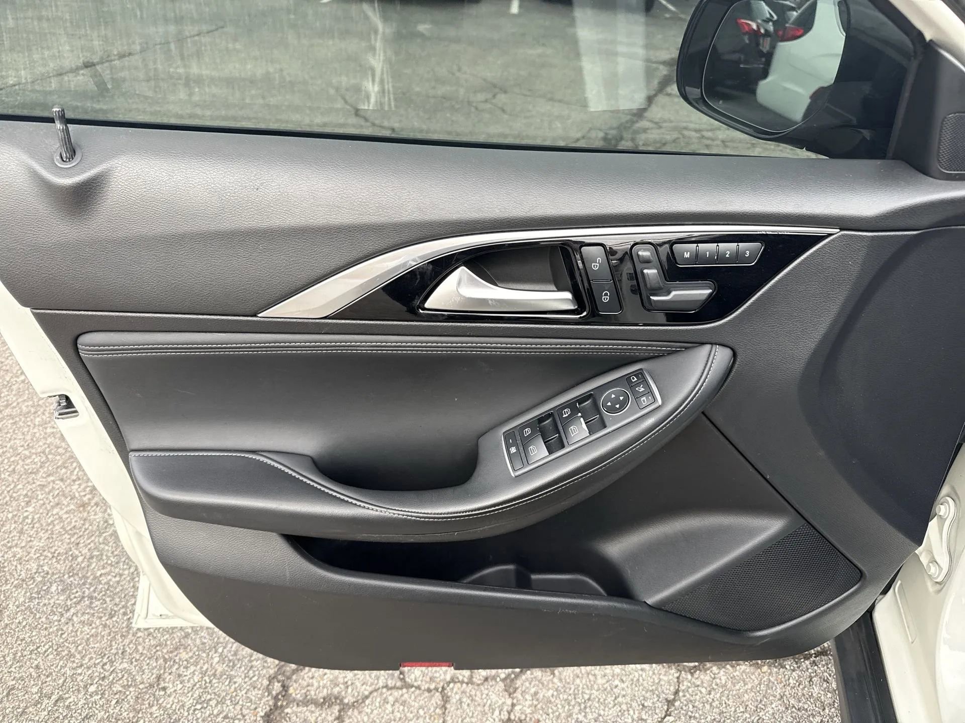 Used 2019 INFINITI QX30 Premium w/ Navigation Package image 15