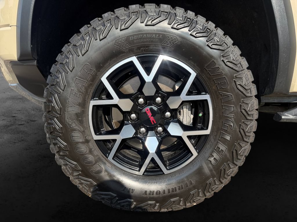 Used 2024 GMC Canyon AT4X AWD/4WD image 12