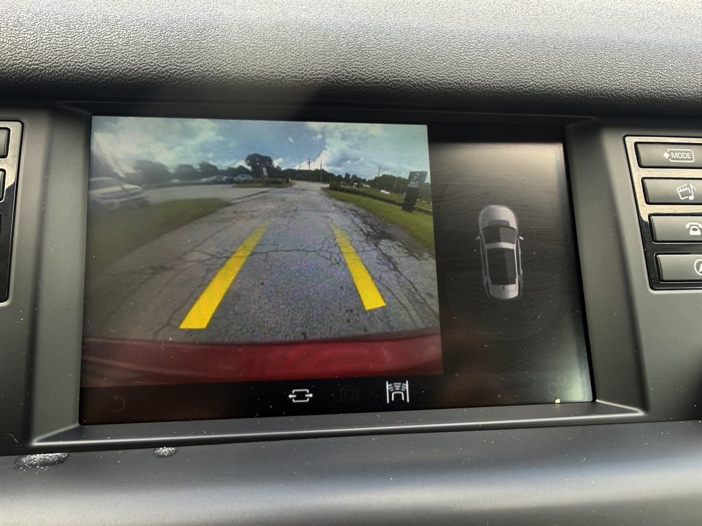 Used 2018 Land Rover Discovery Sport HSE AWD/4WD image 16