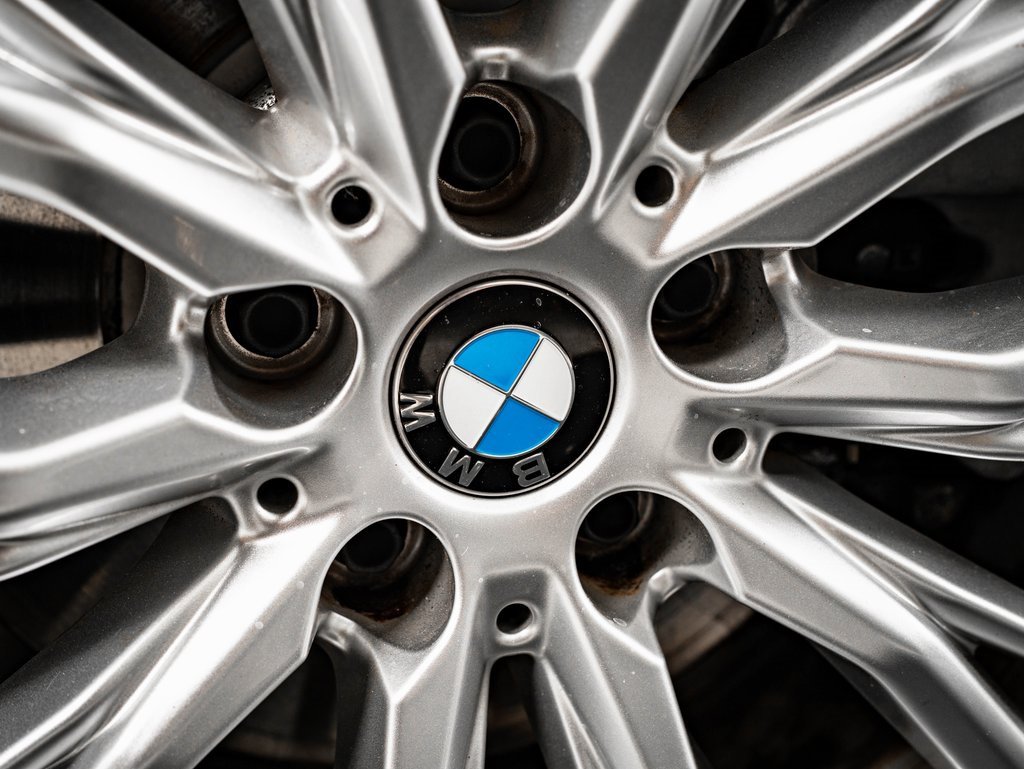 Used 2024 BMW 330i xDrive Sedan w/ Premium Package image 8