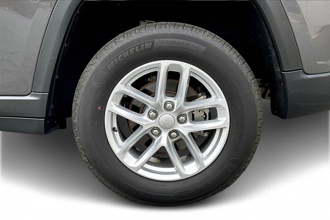 Certified 2024 Jeep Grand Cherokee Laredo X image 34