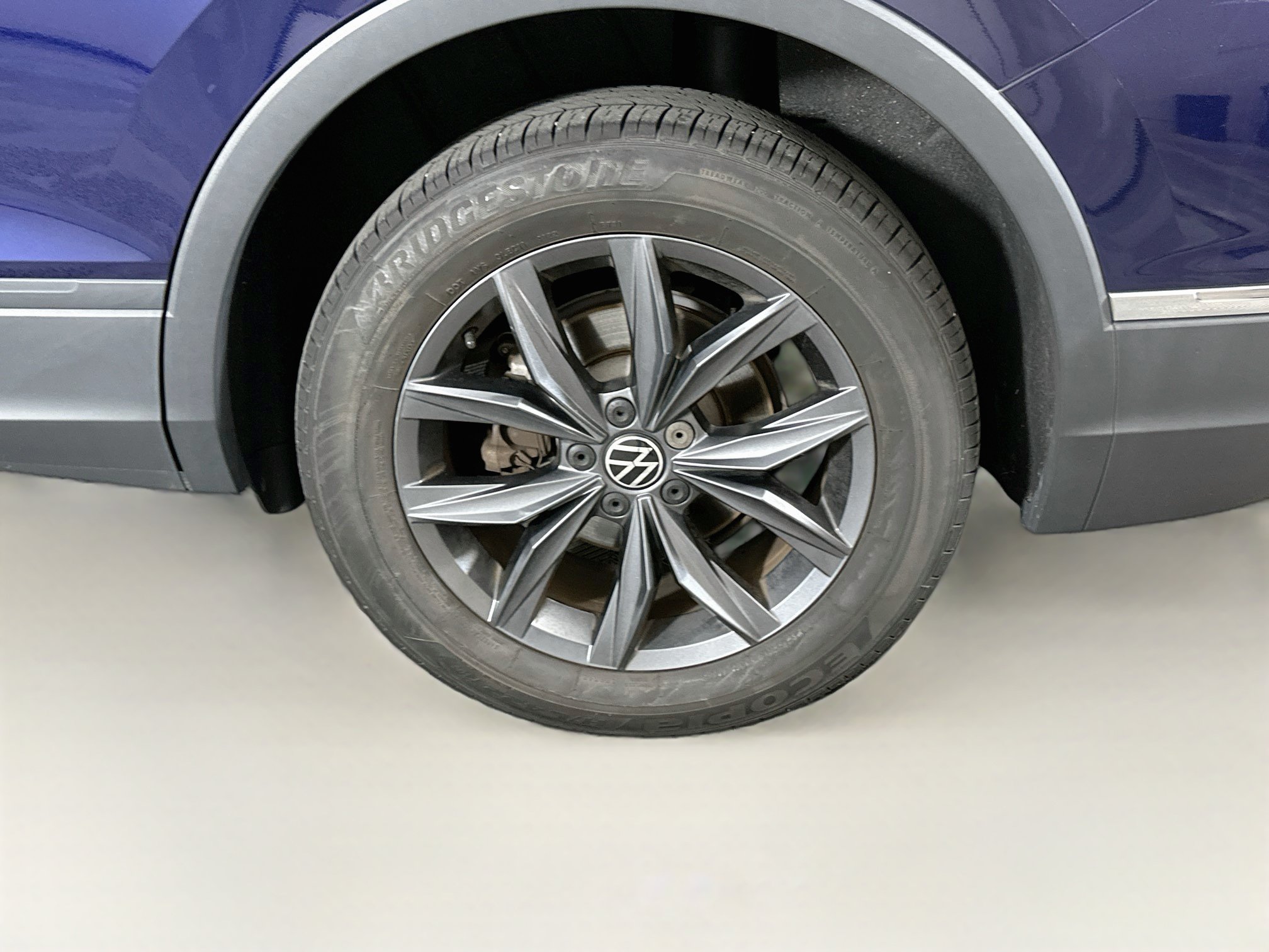 Used 2023 Volkswagen Tiguan SE FWD image 11