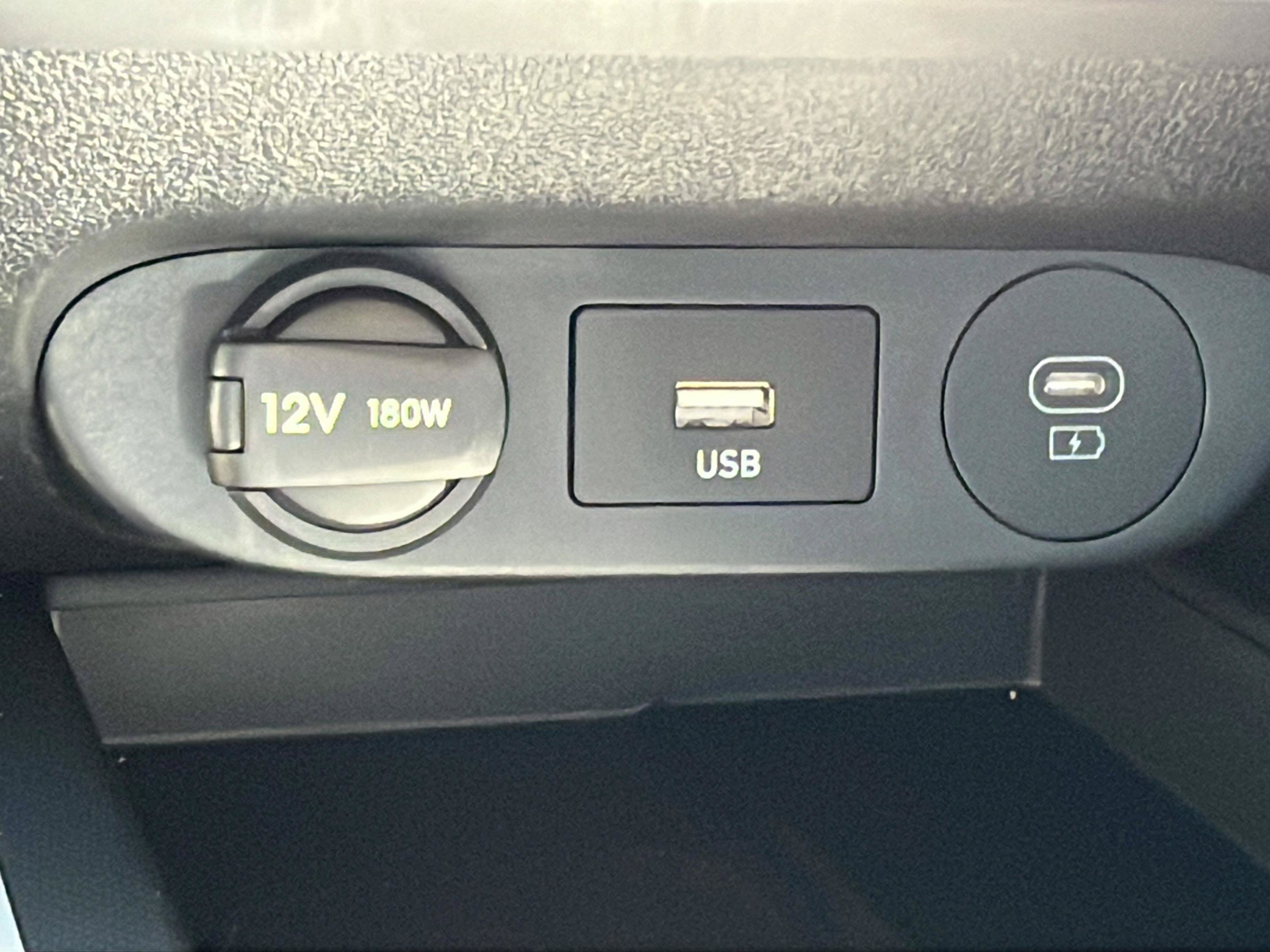 Certified 2025 Hyundai Elantra Limited FWD image 18