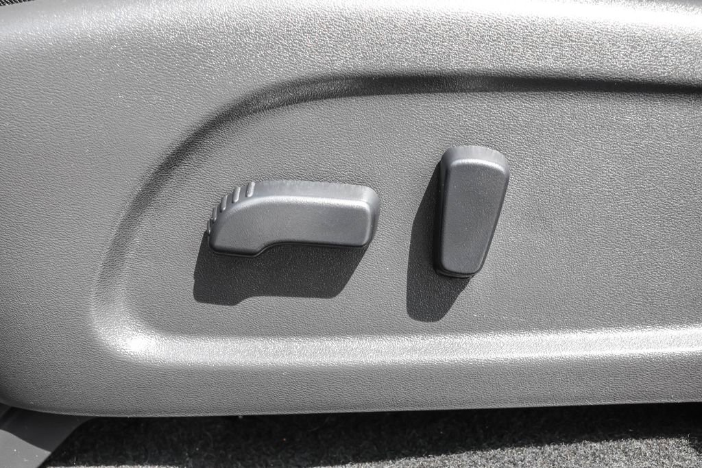 Used 2017 Nissan Pathfinder SV w/ SV Cold Weather Package image 8