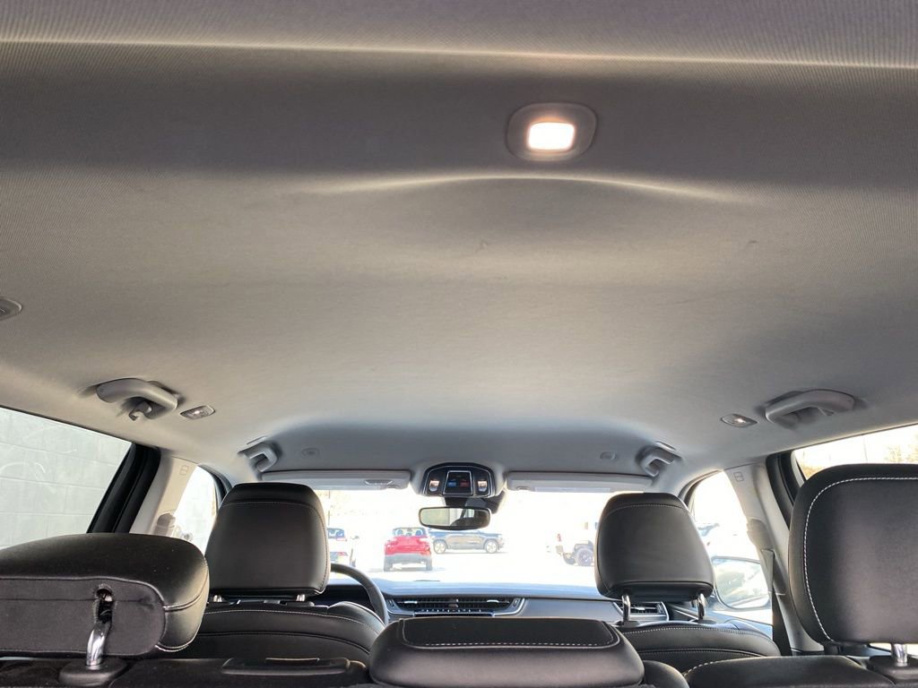 Used 2023 Jeep Grand Cherokee Limited w/ Black Appearance Package image 16