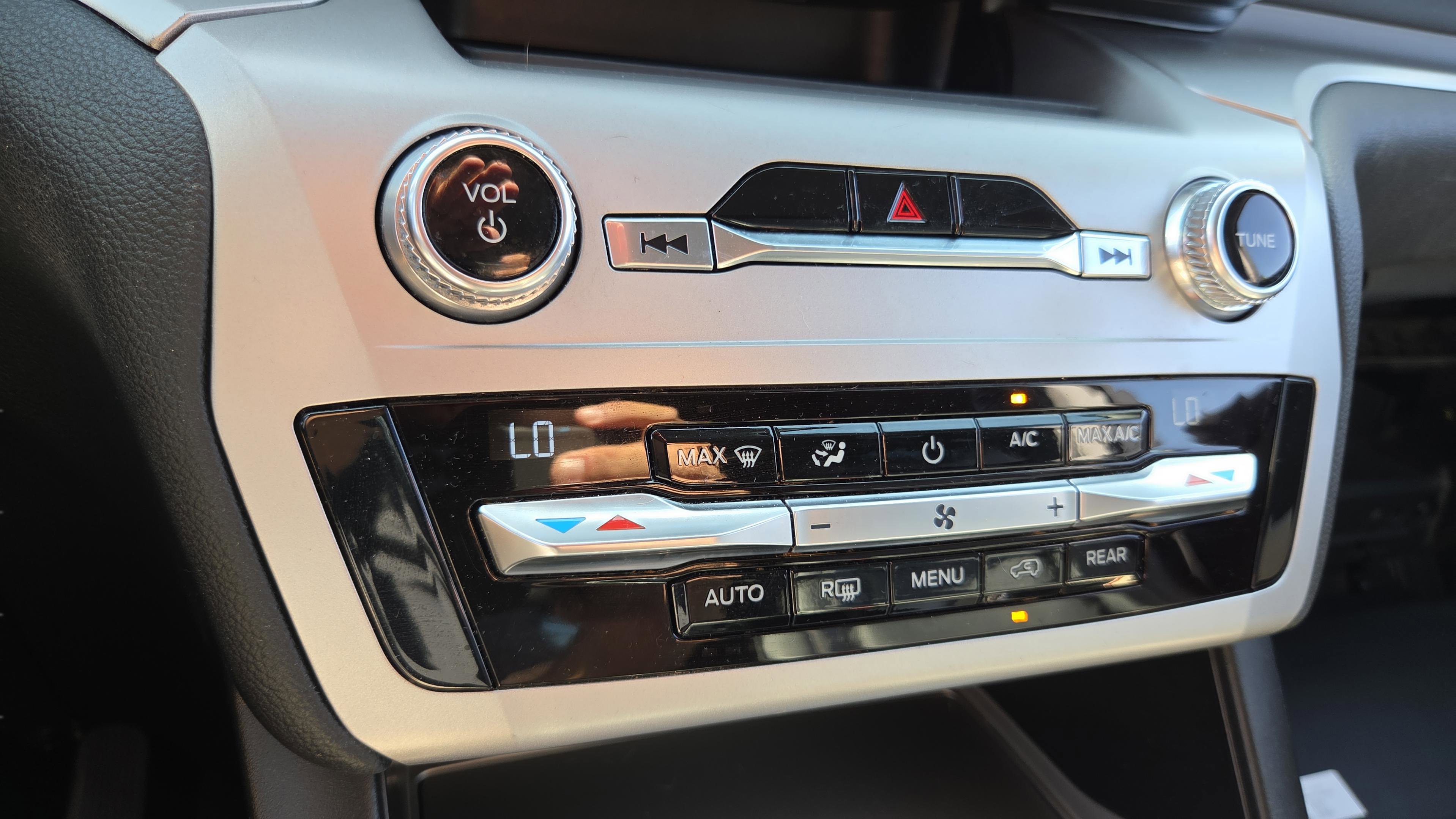 Used 2020 Ford Explorer XLT w/ Equipment Group 202A image 26